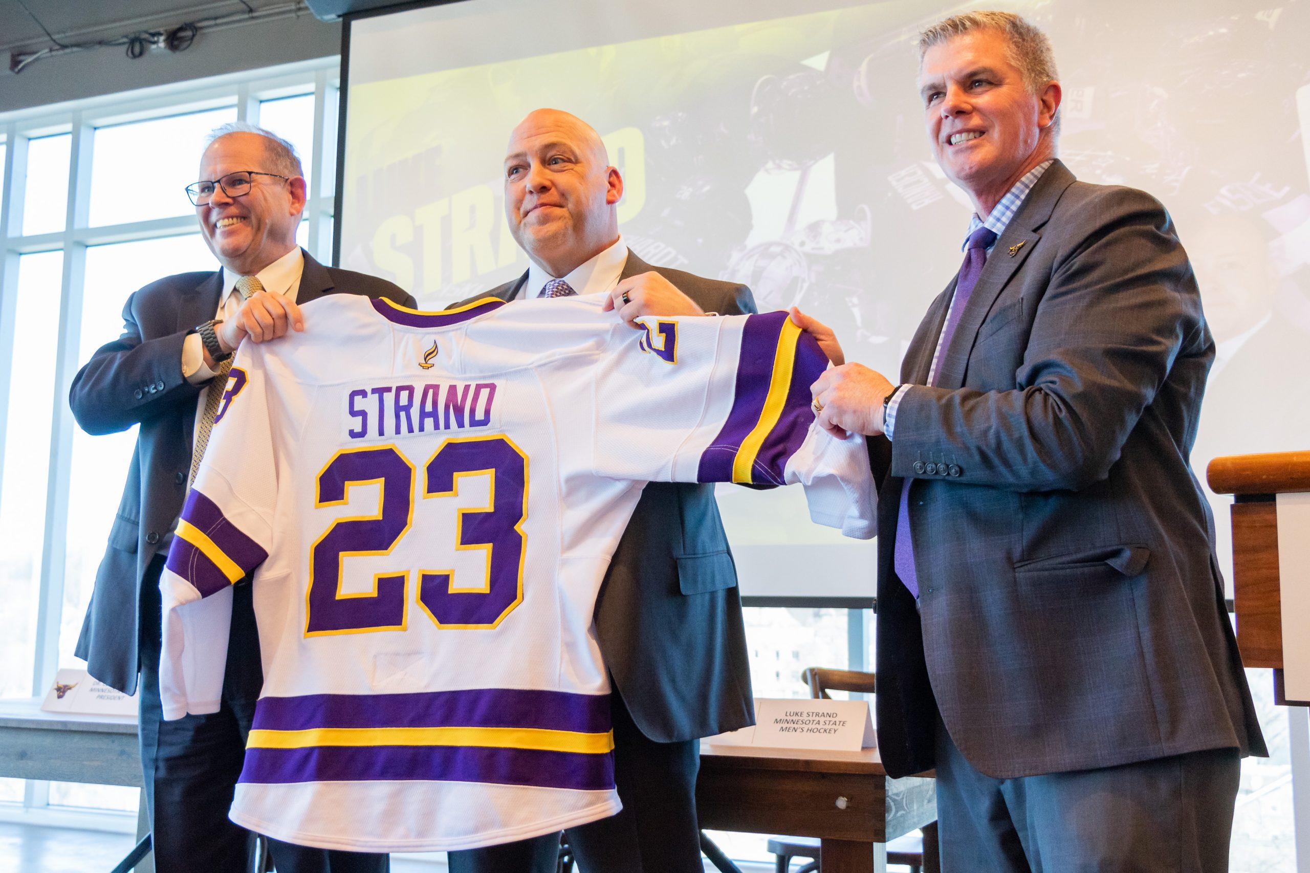 Strand to Coach in the Crazy Game of Hockey This Weekend - Minnesota State  University - Mankato Athletics